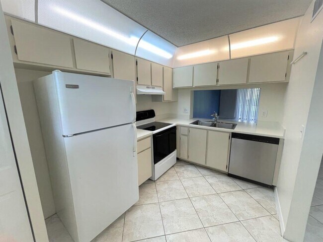 Building Photo - 1244 S Military Trail