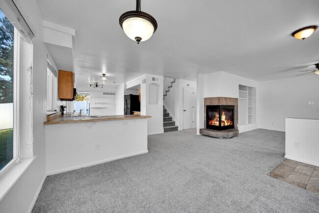 Building Photo - $2,640.95, $300 off the first month's rent, 4 Beds - 2 Bath, Single Family Home in Denver with 2-...