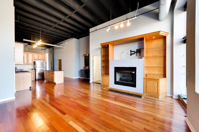 Building Photo - 1645 W Ogden Ave