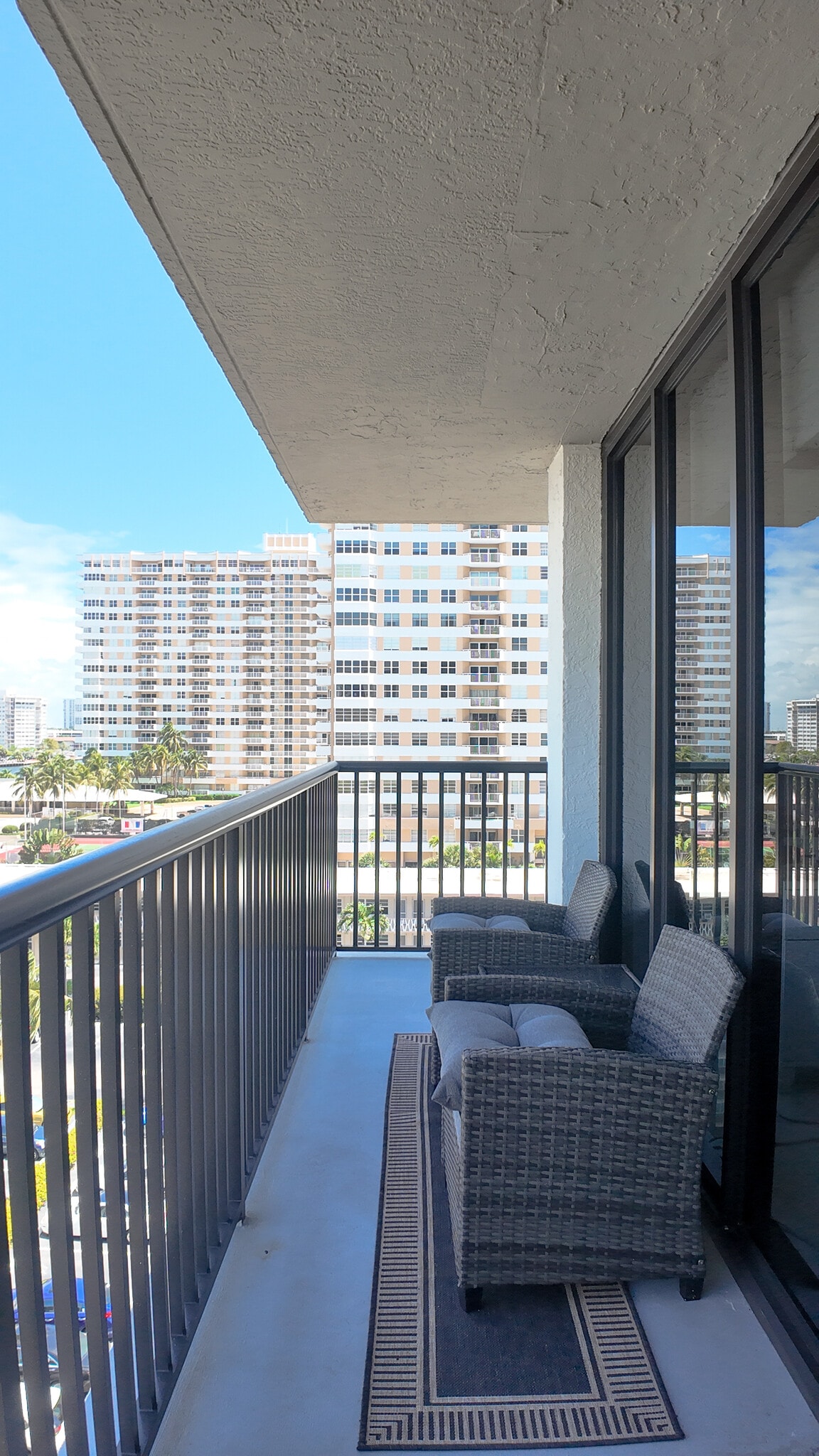 Building Photo - 2049 S Ocean Dr
