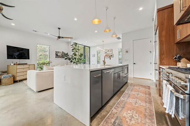 Building Photo - 2509 Durwood St