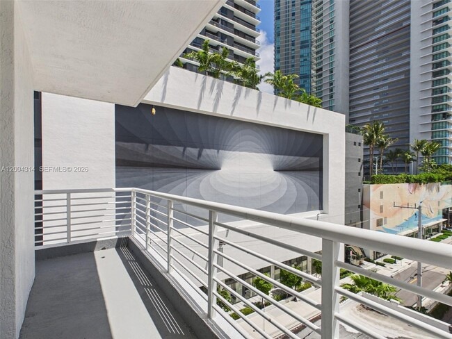 Building Photo - 425 NE 30th St