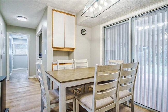 Building Photo - 3888 Viking Ct NW