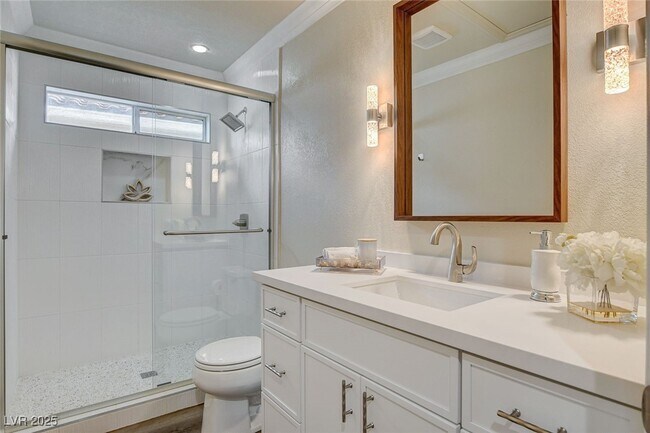 Building Photo - 2033 Shining Feather Ln