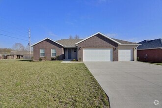 Building Photo - New 3 bedroom 2 bathroom