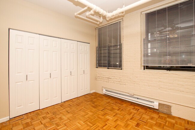 Building Photo - 1623 W Grace St