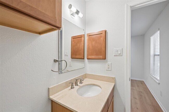 Building Photo - 3204 Menchaca Rd