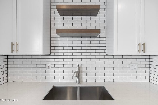 Building Photo - 402 N 73rd St