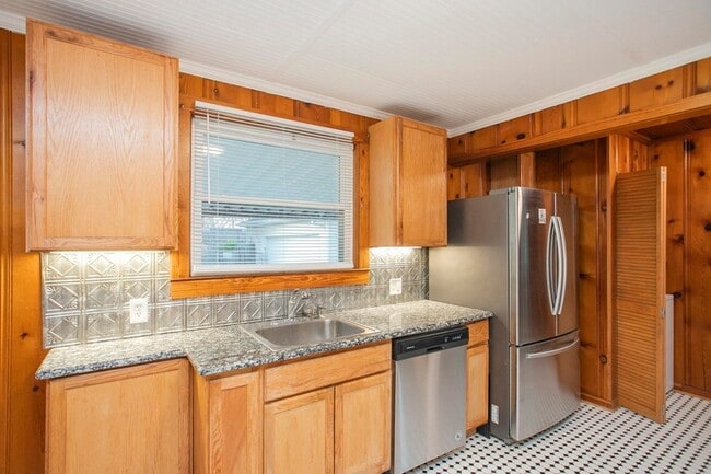 Building Photo - 909 Clarke St