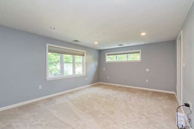 Building Photo - 37 Philbrick Rd