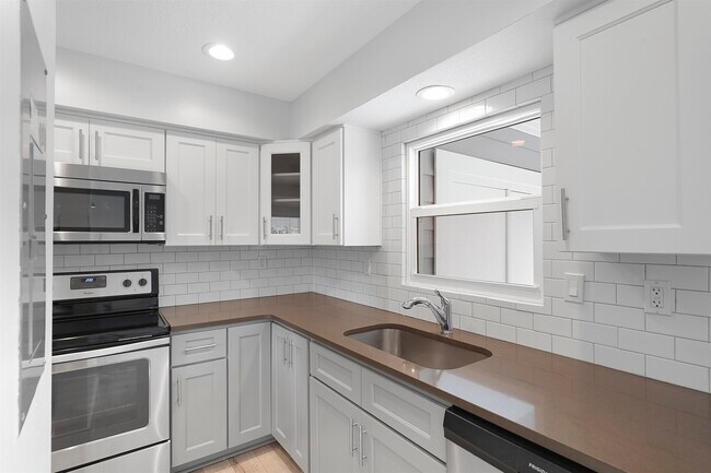 Building Photo - 112 E St