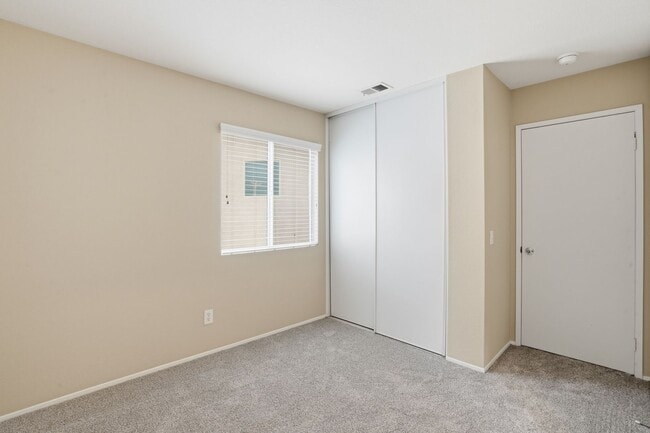 Building Photo - 3 Bd, 2/5 Ba Scripps Ranch Home with 1 Car Garage and A/C