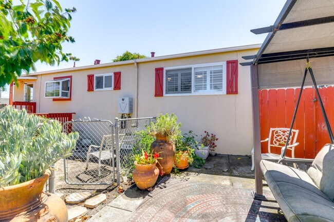 Building Photo - 2355 21st St