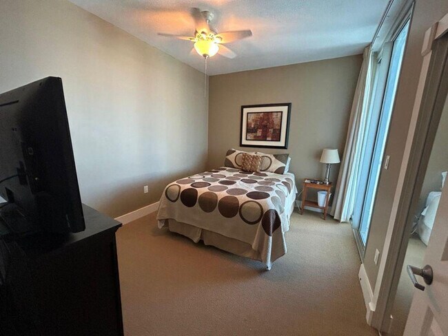 Building Photo - 521 W Beach Blvd