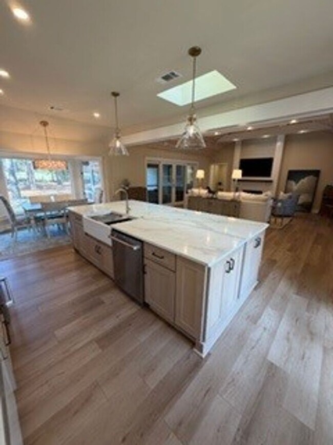 Building Photo - Lovely Remodeled Home In Hilton Head Plantation