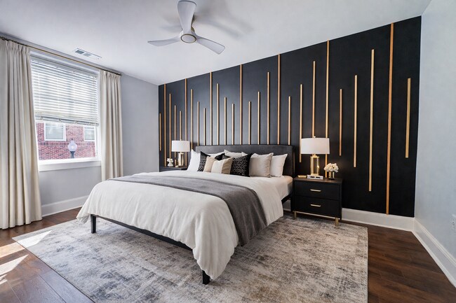 Building Photo - FIRST MONTH RENT FREE! Downtown Living! 2 Bedroom 2 Bath Apartment (No Pets)