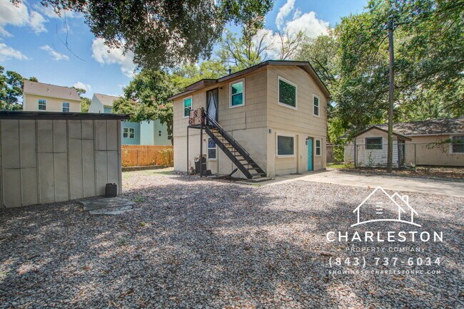 Building Photo - 1833-C Orangeburg St - **APPROVED APPLICATION - LEASE PENDING**