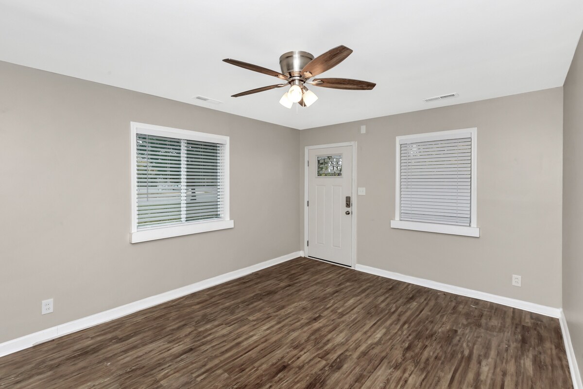 Building Photo - 4304 9th Ave SW