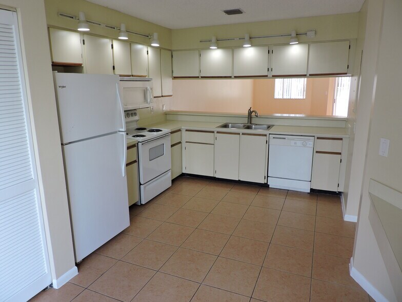 Building Photo - 6239 Riverwalk Ln