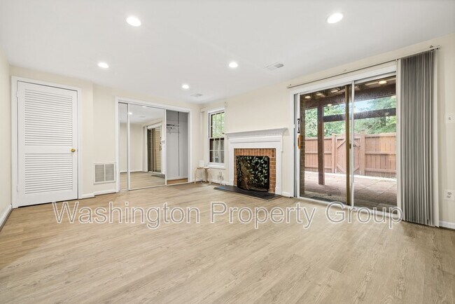 Building Photo - 4267 Fox Lake Dr
