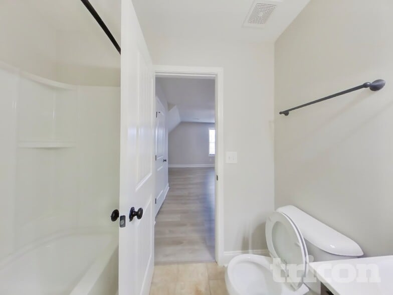 Building Photo - 646 Fox Hound Dr
