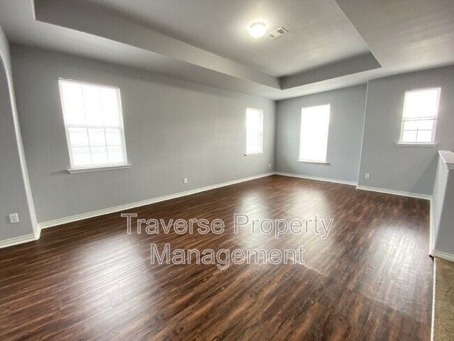 Building Photo - 601 Port Royale Way