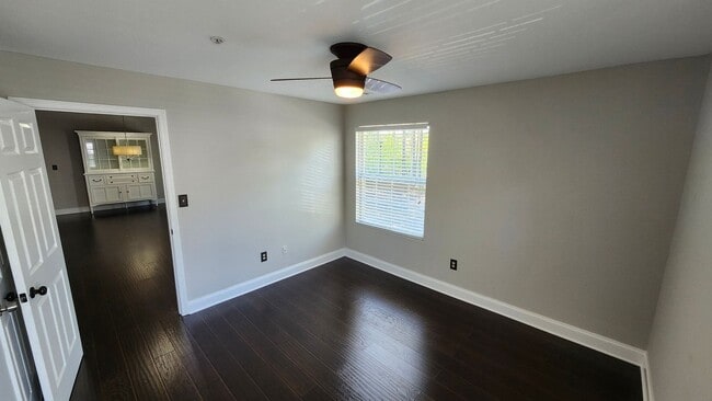 Building Photo - Top-Floor 2-Bed, 2-Bath Condo with Fireplace & Deck in Desirable Brookhaven Location!!