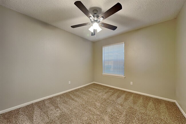 Building Photo - 79 Rockridge Dr