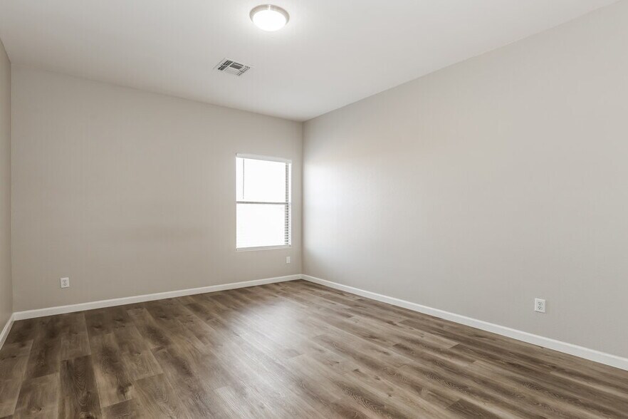 Building Photo - 6409 W Pioneer St