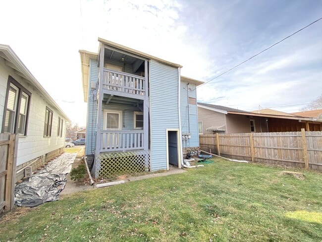 Building Photo - 261 Vine St