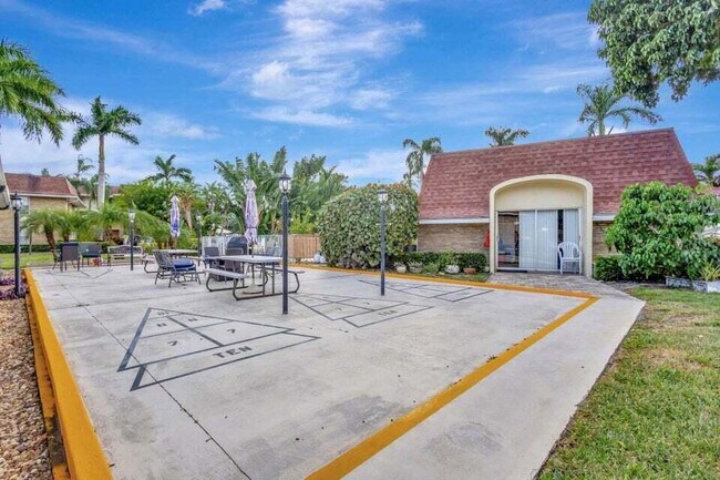 Building Photo - 5580 Tamberlane Cir