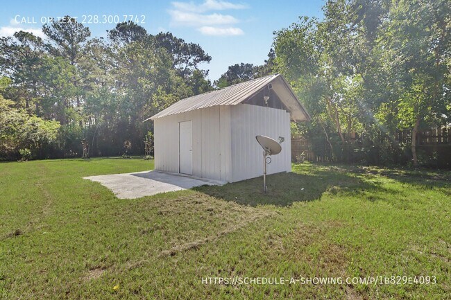 Building Photo - 10616 Oak St