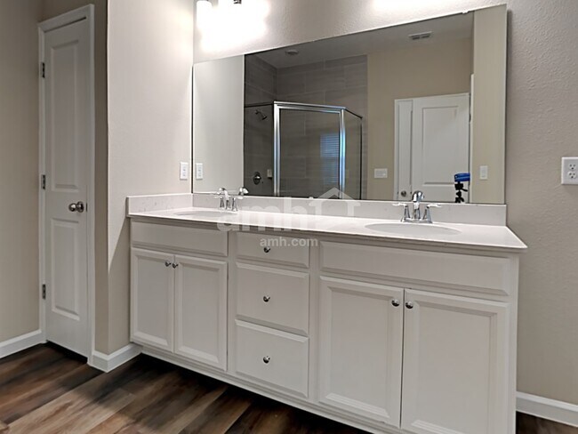 Building Photo - 193 Hemlock Point