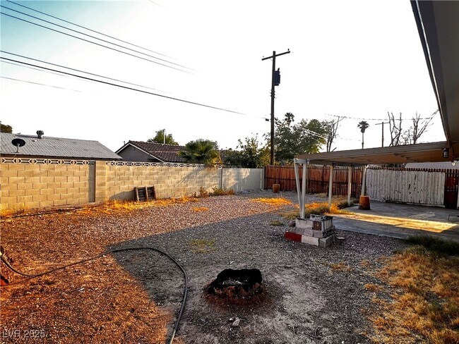Building Photo - 4221 El Conlon Ave