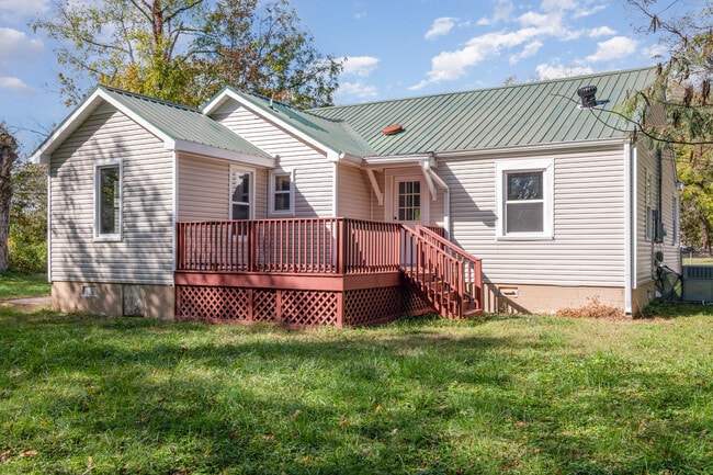 Building Photo - 417 W Coffee St