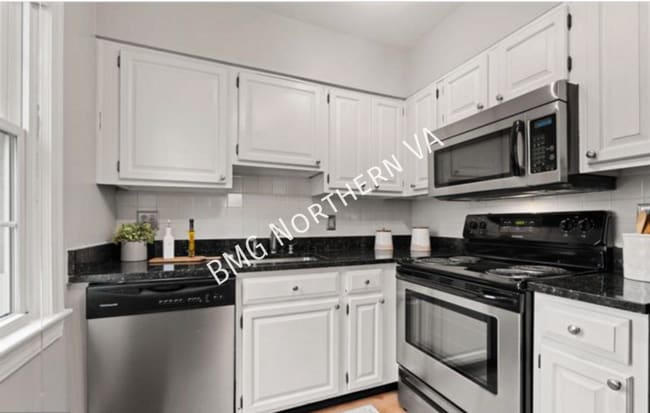 Building Photo - 2509 Arlington Blvd