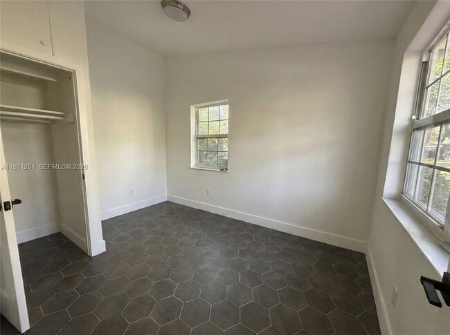 Building Photo - 1701 SW 13th Ct