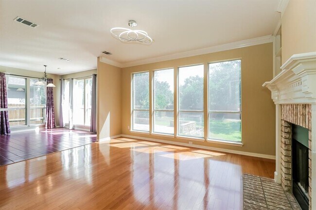 Building Photo - 6308 Clairmont Dr