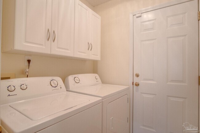Building Photo - 3012 Classic Dr