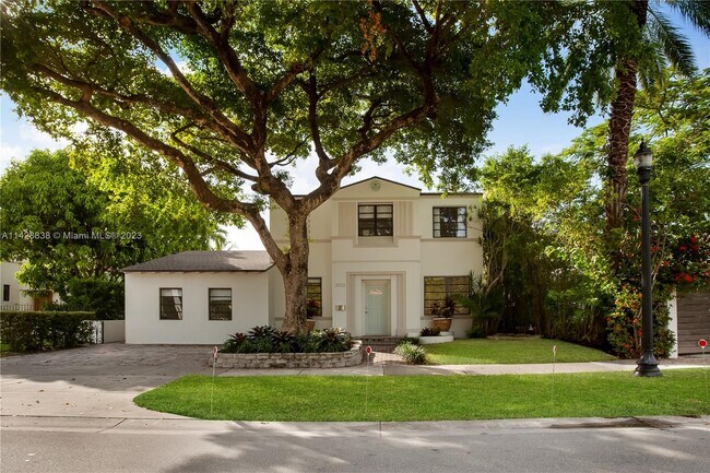 Primary Photo - 2033 N Bay Rd