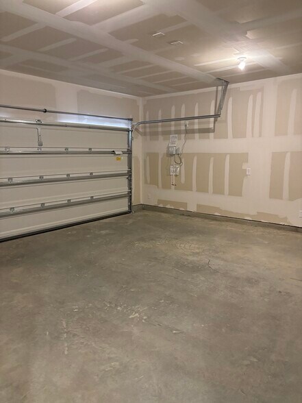 Garage - 1876 Purtis Creek Dr