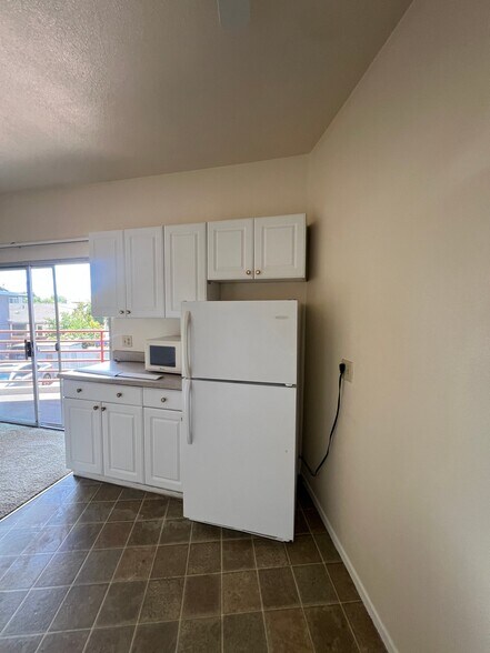 Building Photo - 5822 Kingman Ave