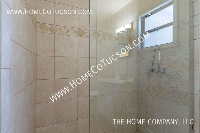 Building Photo - 3949 E 2nd St