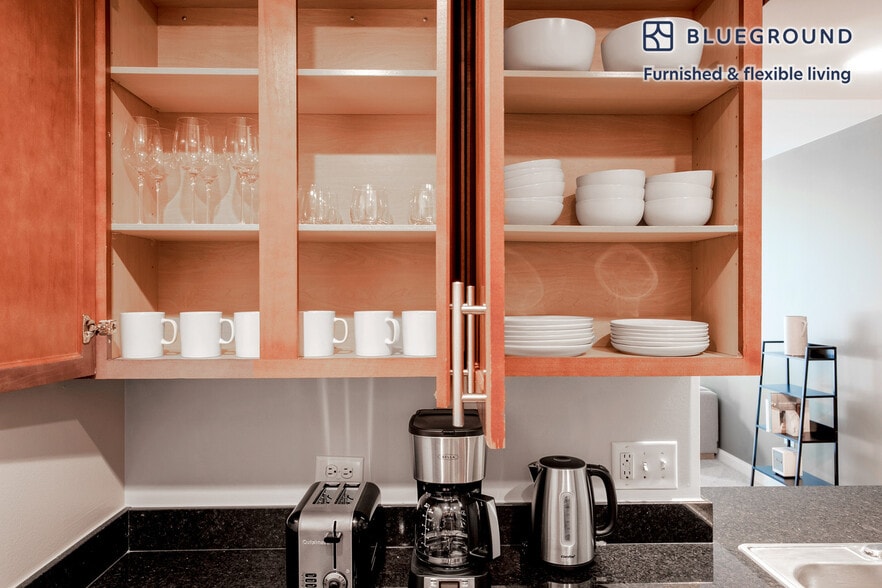 Building Photo - 210 N Wells St