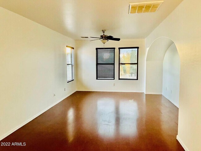 Building Photo - 1704 S Falcon Dr