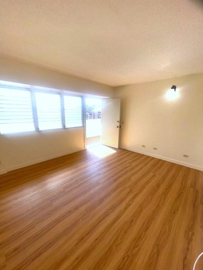 Building Photo - Recently Renovated 1 Bedroom in Honolulu