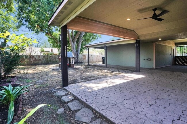 Building Photo - 9611 Huntington Hill Dr