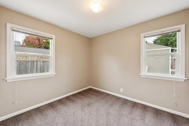 Building Photo - 3 bedroom in Seattle WA 98117