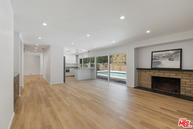 Building Photo - 3062 Arrowhead Dr