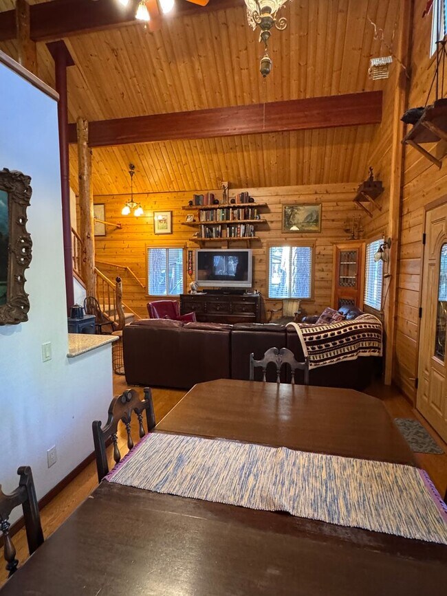 Building Photo - Furnished mountain cabin